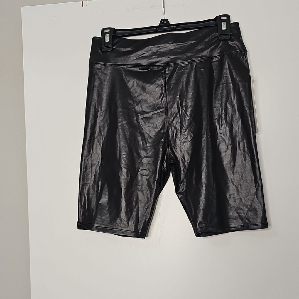 Summer IO Black Women's Shorts